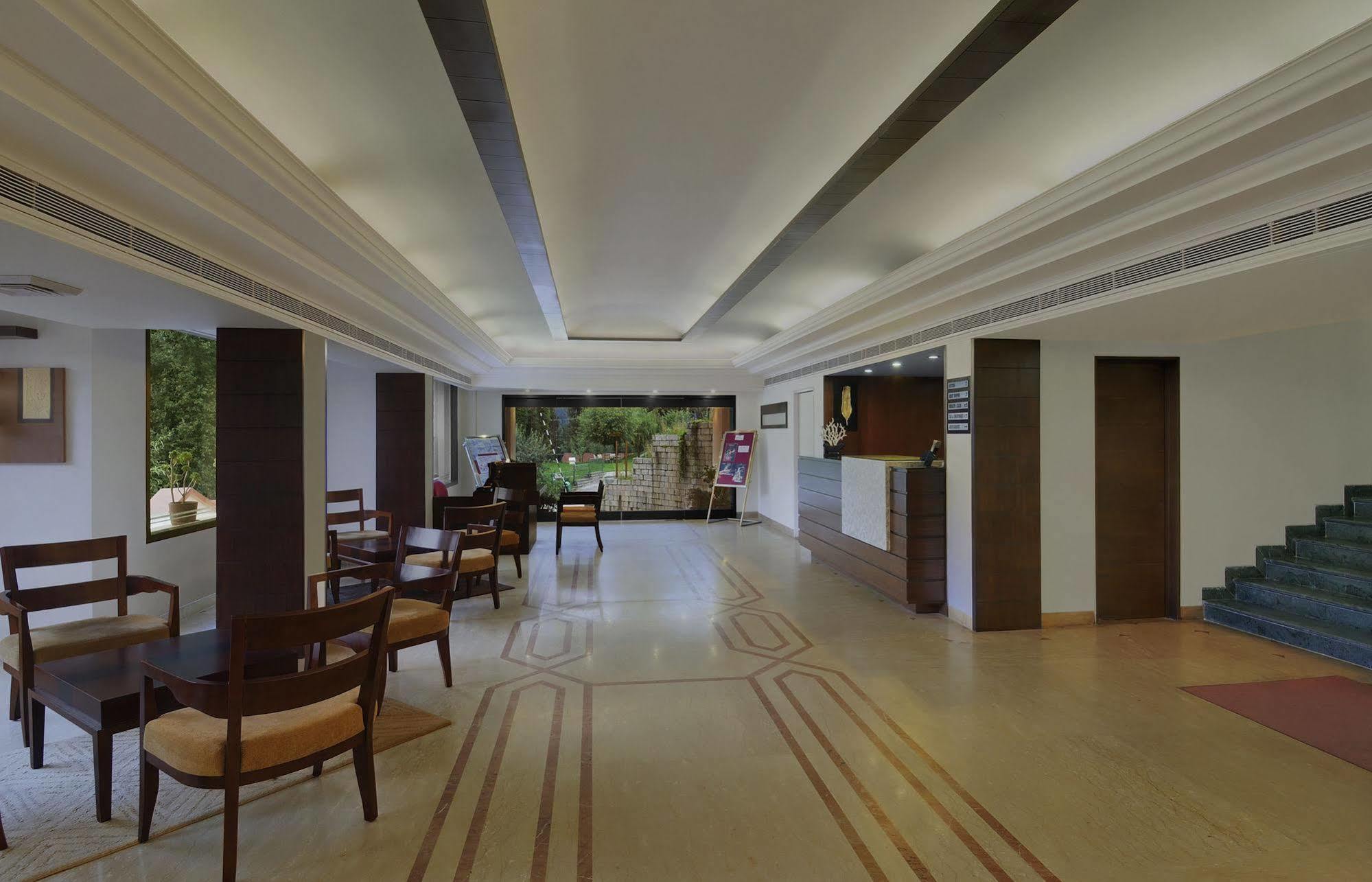 Apple Country Resorts- A Vegetarian Place सहारा 4*